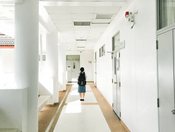 不要依赖任何人，除了你自己|你还在“假性独立”吗？