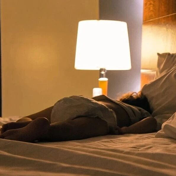 凌晨刷手机到眼酸？别硬扛，有人能陪你把 “熬夜循环” 慢慢解开