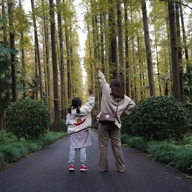 越想养出 “完美孩子”，亲子关系越远？心理学给你答案