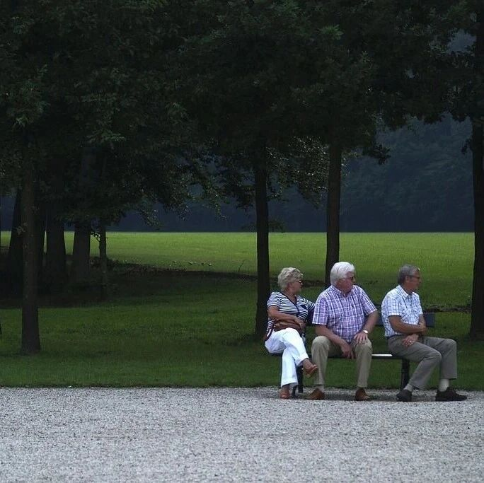 发心理 | 除了物质关怀，我们更该给老人这些 “ 情绪养分 ”
